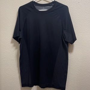 Fabletics Men’s Athletic Moisture-Wicking Tee. Black size large